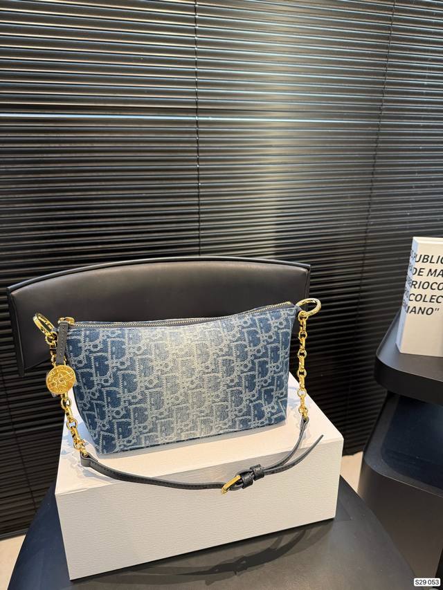 Dior underarm bag with folding box. High quality, extra large capacity, and ver