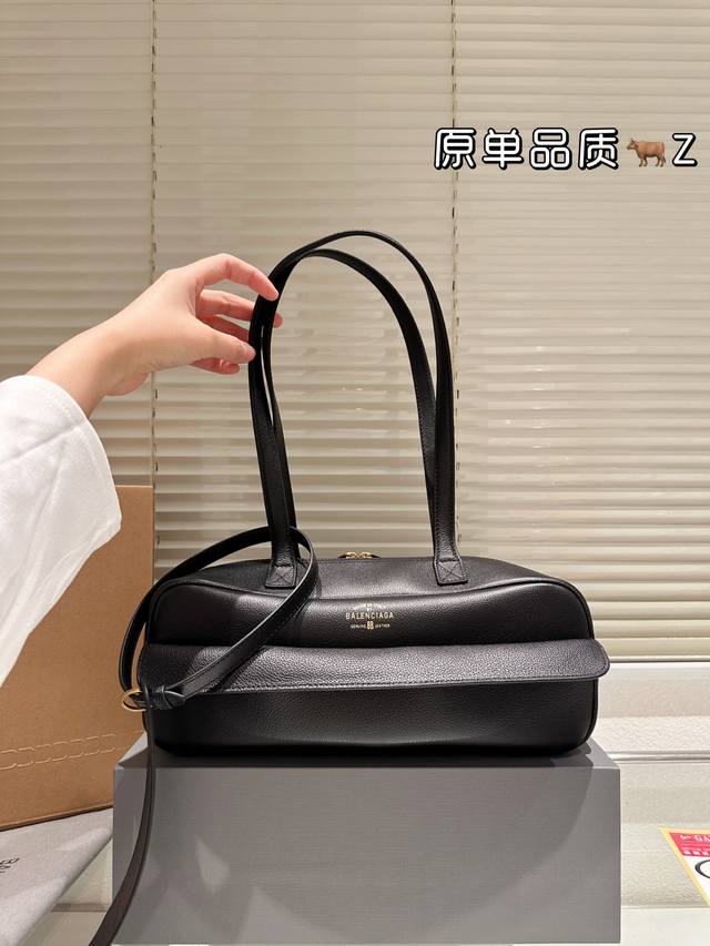 Replica Top-Grain Leather Balenciaga Carrie Shoulder Bag The newly launched bowl