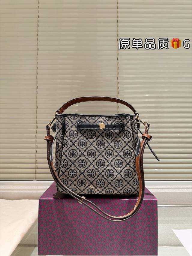 Folding Box Size: 23 21cm New Bucket Bag! Very special color. The color is soph