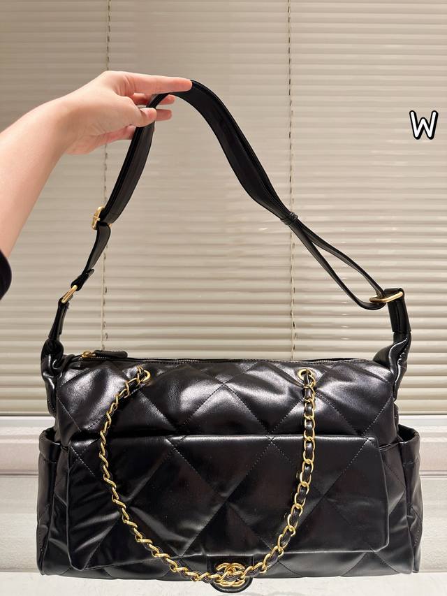 Chanel Crossbody/Underarm Bag Effortlessly chic and easy to carry A delightful s