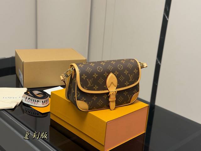 Comes with a folding box/airplane box The LV baguette bag looks so good with ou