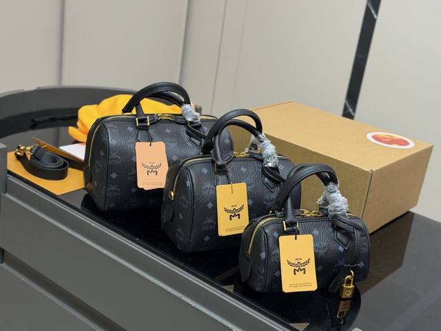 Comes with a box Size: 25cm 21cm 19cm Mcm Pillow Bag Cute and playful Shoulder