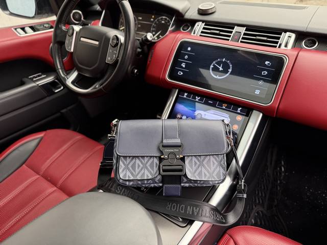 High-end new "Dior" shoulder bag, Dior crossbody messenger bag, Dhit The Road.