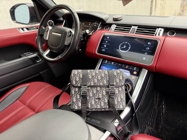 High-end new "Dior" shoulder bag, Dior messenger bag, Dior Hit The Road series