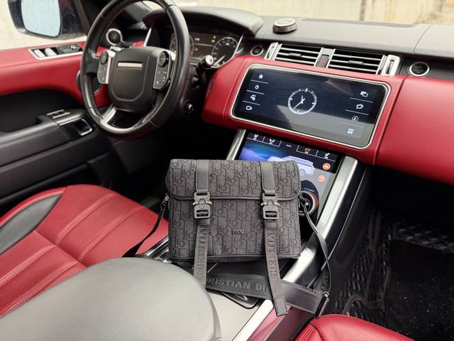 High-end new "Dior" shoulder bag, Dior messenger bag, Dior Hit The Road series,