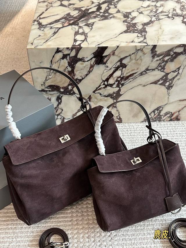 Comes with box Size: 29*20Cm Small 35*23Cm Medium Balenciaga New Rodeo Oversize