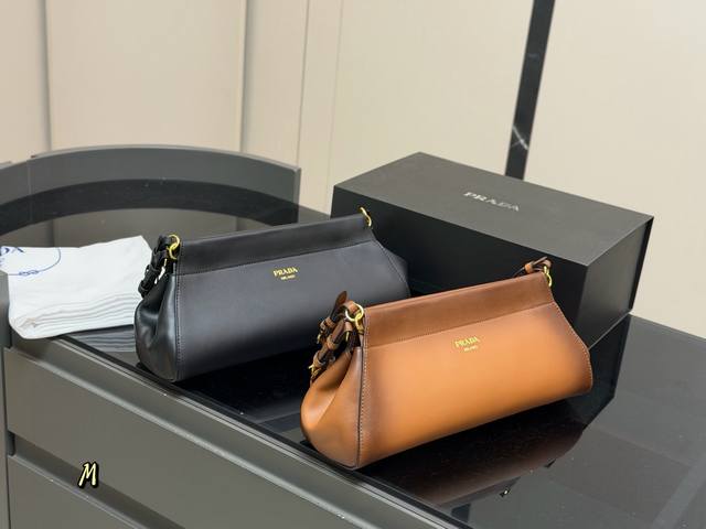 Comes with Box Prada Hobo Underarm Gloves Everyday comfort and casual style, wi