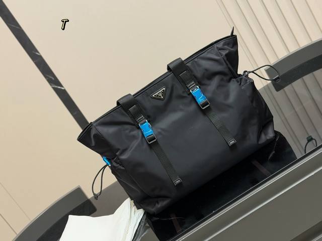 Size: 40.31cm Prada Classic Shopping Bag! Big and convenient! As an entry-level