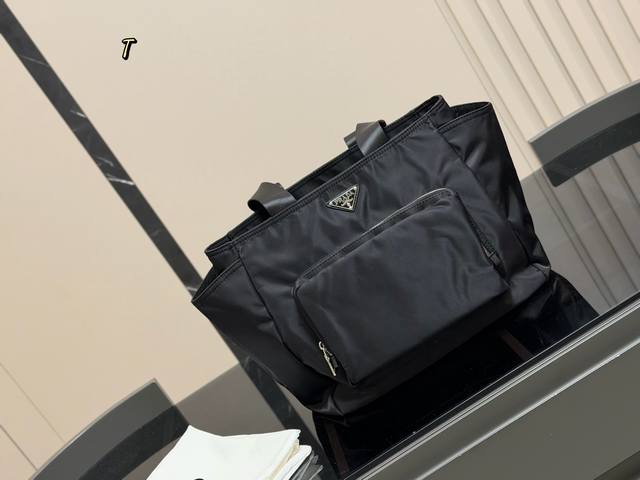 Size: 34.29cm Prada Classic Shopping Bag! Big and Convenient! As an entry-level