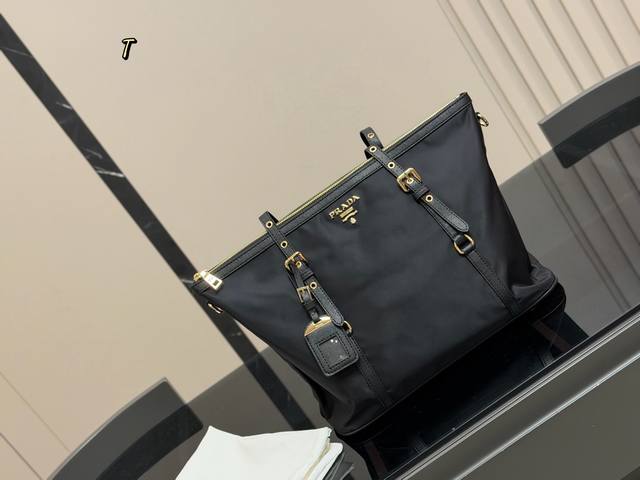 Size: 34.27cm Prada Classic Shopping Bag! Big and convenient! As an entry-level