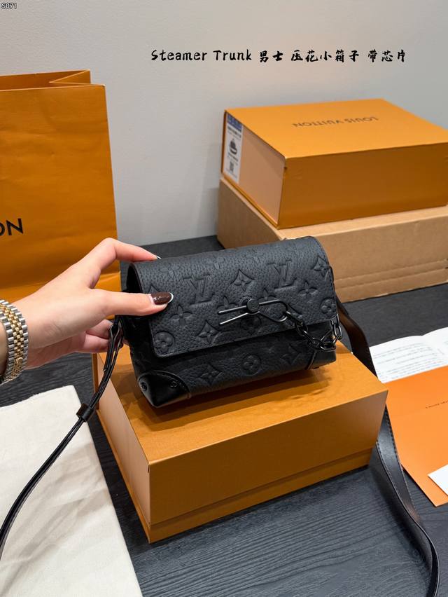 Double Box Packaging Chip Version! LV Men's Cowhide Embossed Camera Bag Soft Bo