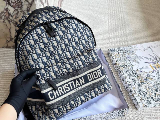 Comes with box May Day holiday travel Size: 32*30Cm Dior monogram backpack A su