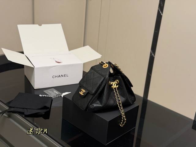 Comes with a folding box/airplane box Chanel 25S Hobo Mini is absolutely gorgeo