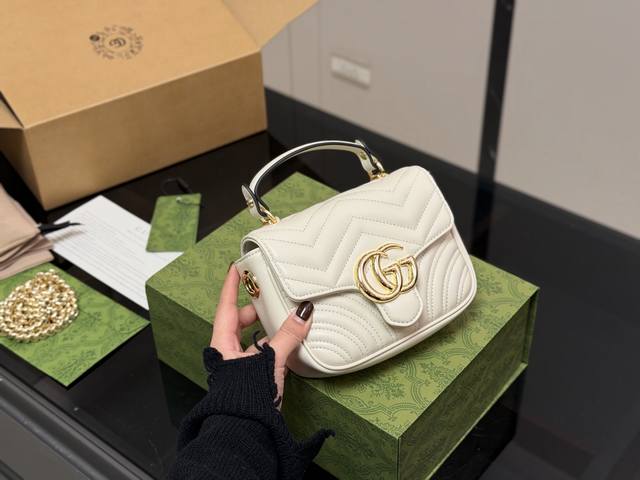 Comes with a folding box/airplane box. Size: 17*14cm. Marmont Messenger style.