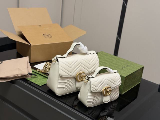 Comes with a folding box/airplane box. Size: 20cm 25cm. Marmont Messenger bag.