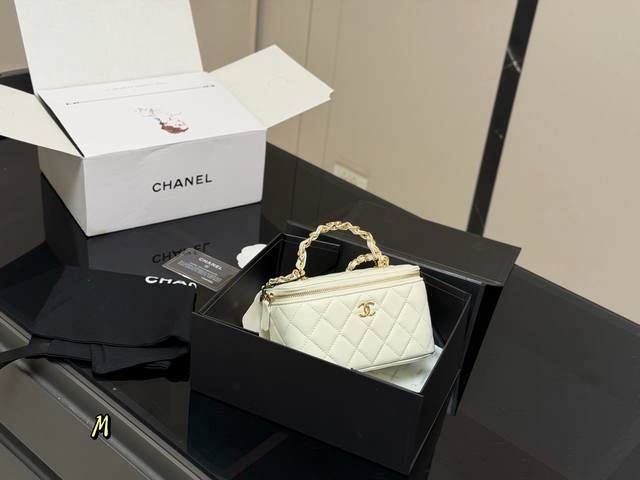 Comes with a folding case/airplane case Upgraded quality Size: 17.11Cm Chanel S