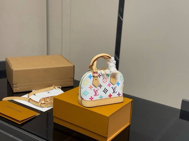 Comes with a folding box/airplane box Size: 17*12Cm Small LV Alma Shell Bag Und