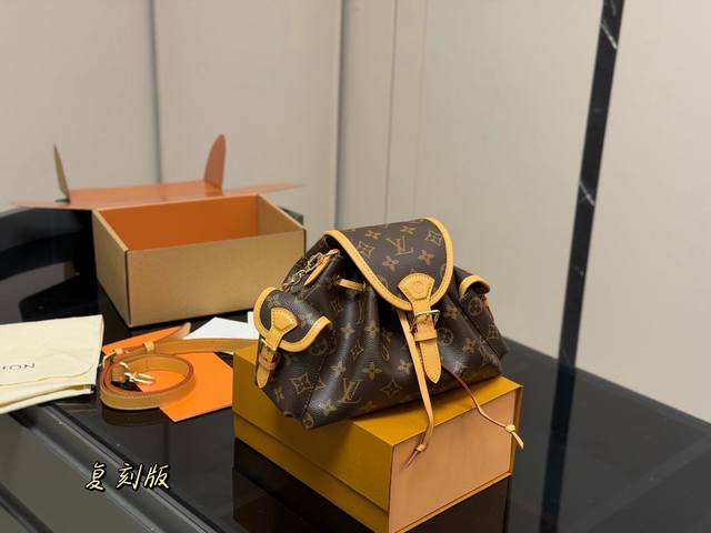 Comes with a folding box/airplane box New LV Odyssee handbag A bit like the old