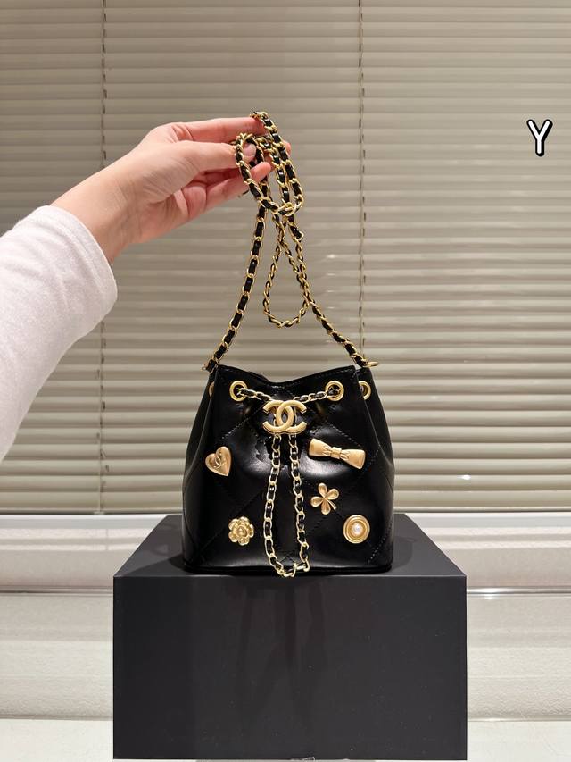 Cowhide Version Chanel 25K Drawstring Bucket Bag Chanel 25K drawstring bucket b