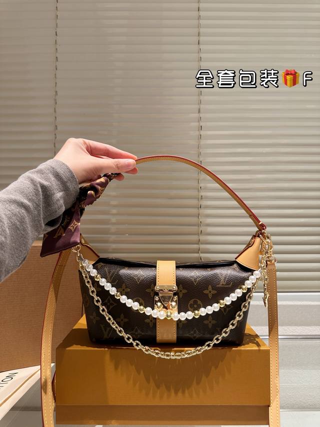 Replica Louis Vuitton Pochette Mia Handbag The Louis Vuitton Pochette Mia handba