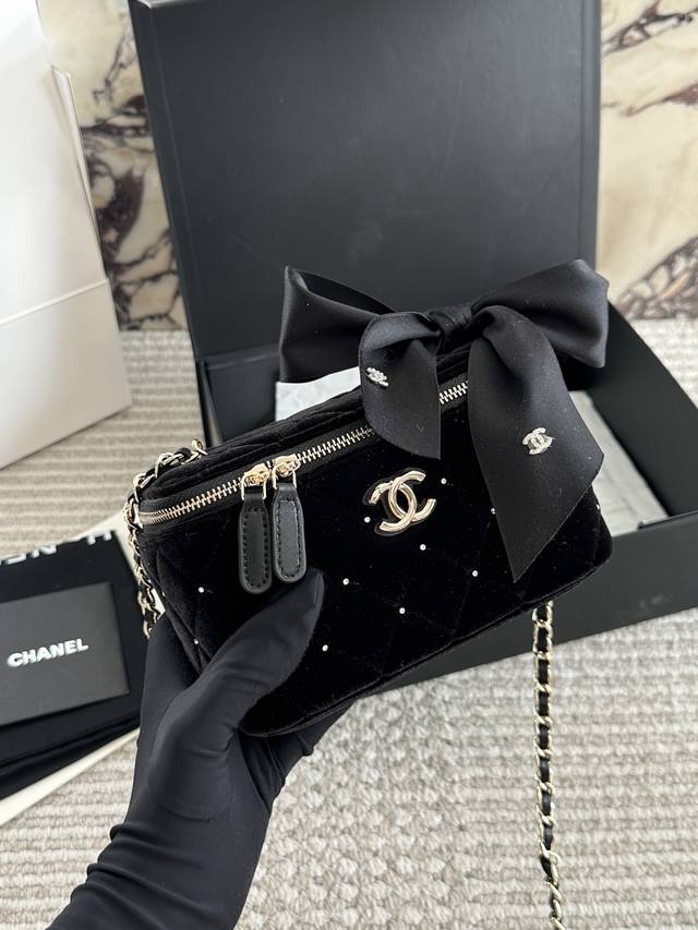 Mini Box Bag, DDD's ever-popular and hard-to-buy gold ball box bag, the ceiling