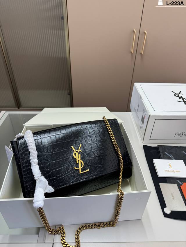 Comes with mirror L-223A Size 28