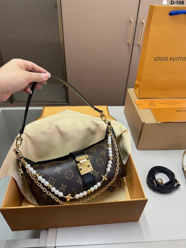 LV Louis Vuitton underarm bag/croissant bag DDD