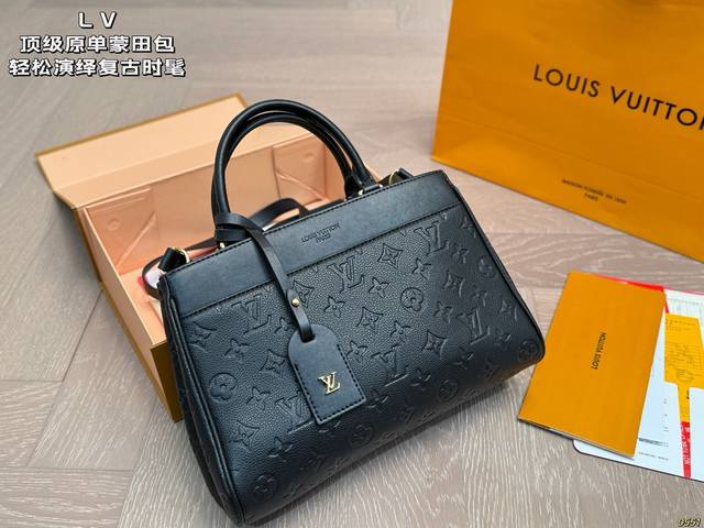 Lv Top-Tier Original Montaigne Bag The Montaigne bag with a wide shoulder strap