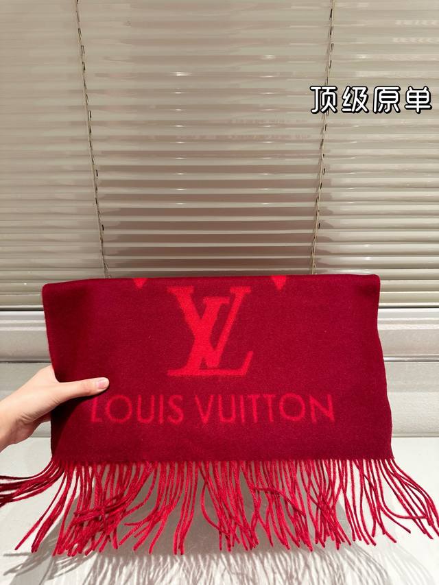 Top-quality original LV best-selling scarf, a must-have! Wearing it makes you lo