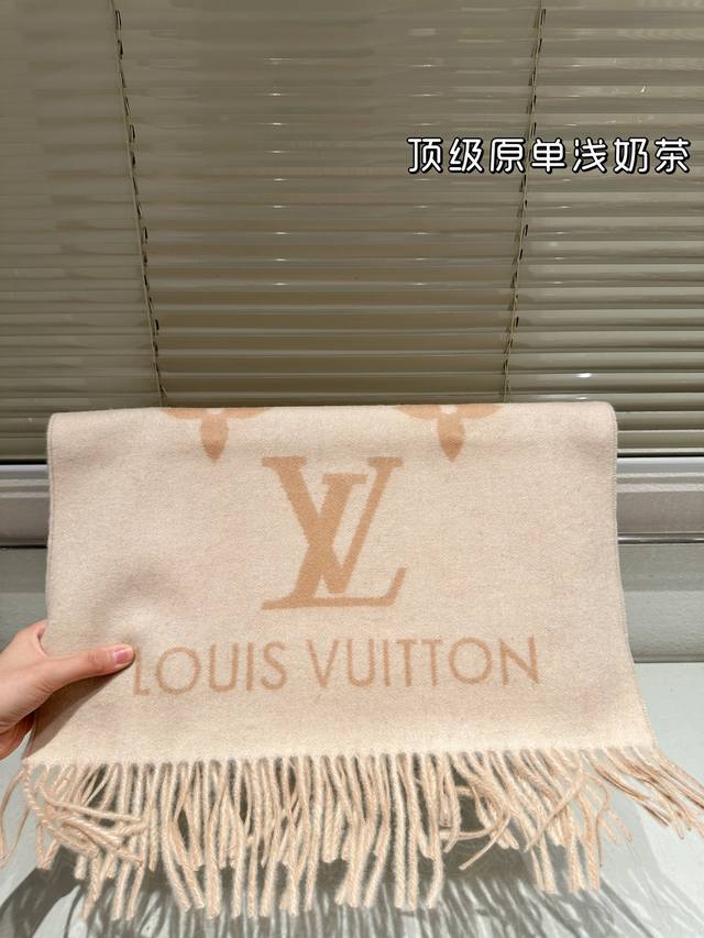 Top-quality original LV best-selling scarf, a must-have! Wearing it makes you lo