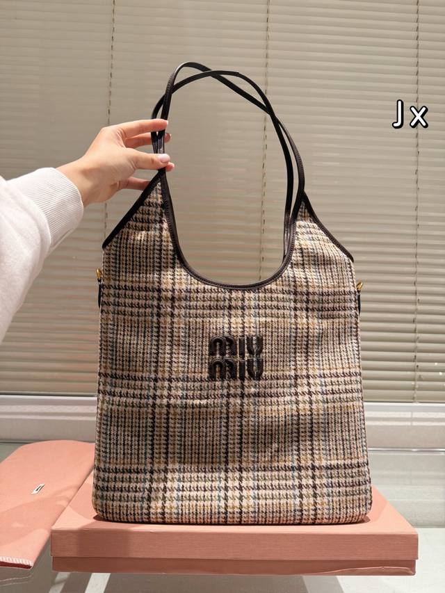 Miumiu Shopping Bag A must-have for fashionistas this fall and winter~ Tote bag