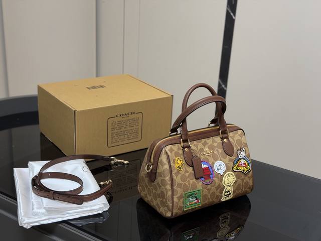 Comes with box Size: 25*17Cm Coach Boston Pillow Bag A bag suitable for all age