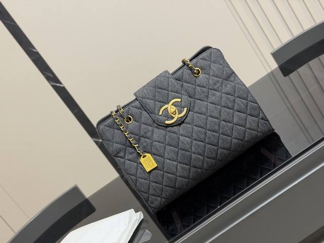 Size: 35*26cm Chanel Tote Shopping Bag Simple and elegant!! No excessive embelli