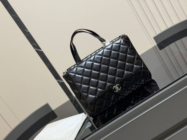 Chanel Black and Silver Trendy Cc Large Size. Chanel bags can be carried by hand