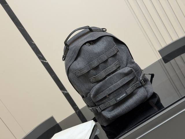 Size: 30*43Cm Balenciaga backpack is all the rage! A new favorite backpack! So e
