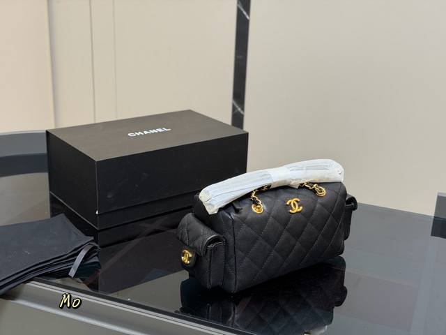 Folding Box Size: 25.15Cm Chanel 25K Bowling Bag This bowling bag is so amazing
