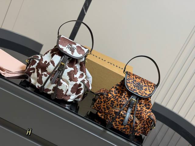 Comes with box Size: 27.22cm Another exceptionally beautiful Miu Miu bag from t