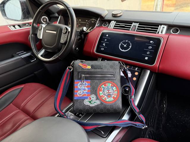 High-end new "Gucci" shoulder bag, Gucci Gucci shoulder clutch bag, cowhide cro