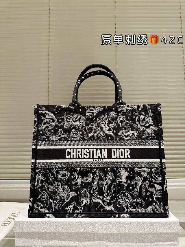 Original Embroidered Dior Jacquard Tote Bag with Liner Dior Book Tote This year'