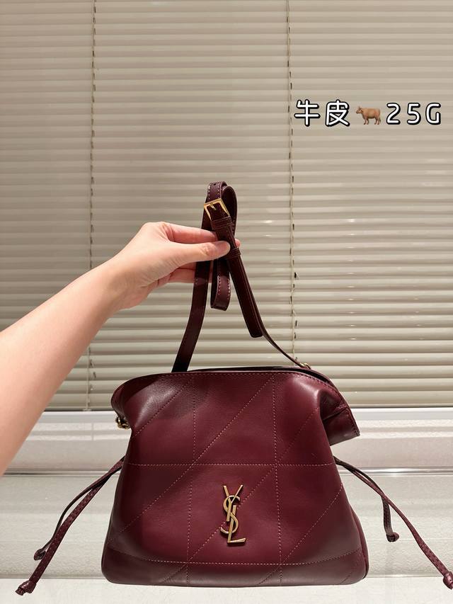 Replica Lambskin YSL Jamie 4.3 Pochon This style is very popular, with a sophist