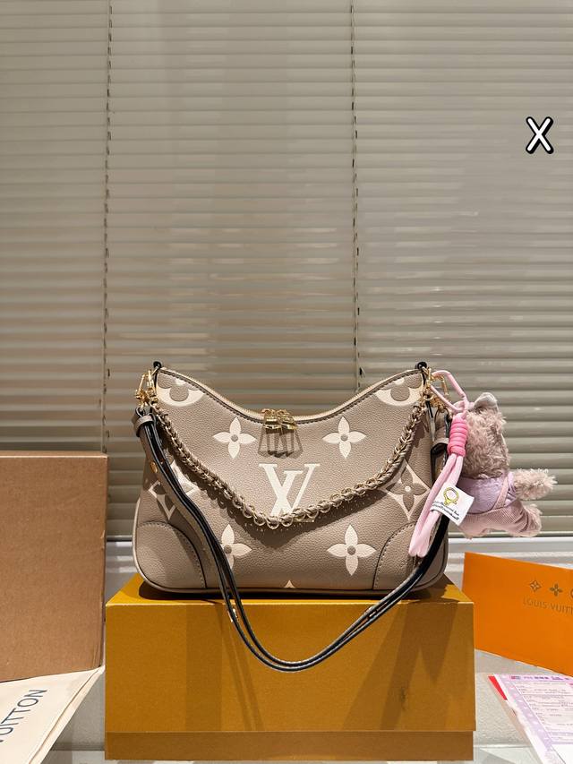 Comes with box and charm Size: 29*16Cm Lv Vintage Croissant Bag Vintage Classic