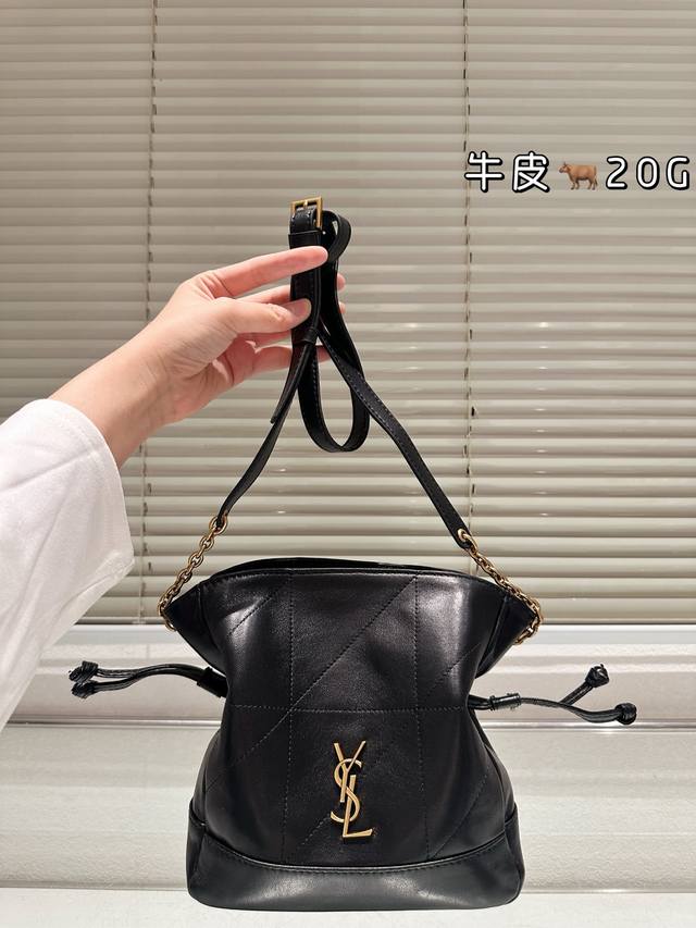 Replica Lambskin YSL Jamie 4.3 Pochon This style is very popular, with a sophist