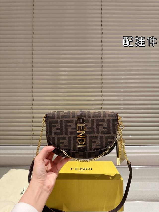 Comes with charm Fendi 25Fw Fall/Winter mini bag is here Recommended with two c