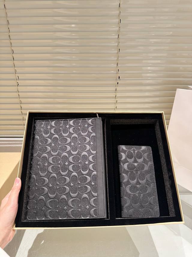 Original Wallet/Clutch with Gift Box High-Quality Version! Coach Leather Wallet