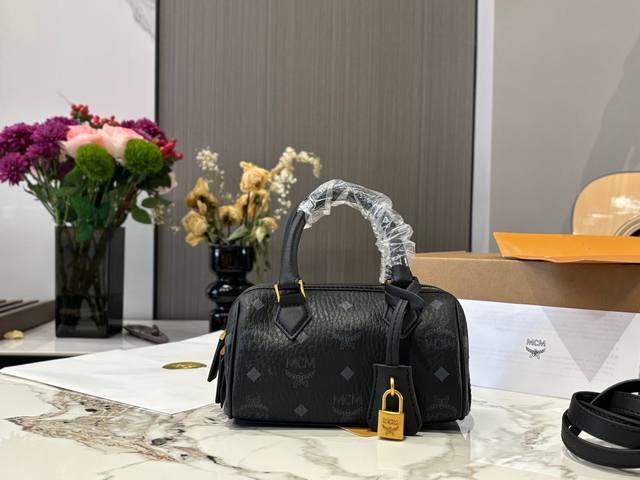 Comes with a box Size: 19cm Mcm pillow bag Cute and playful Can be worn as a sh