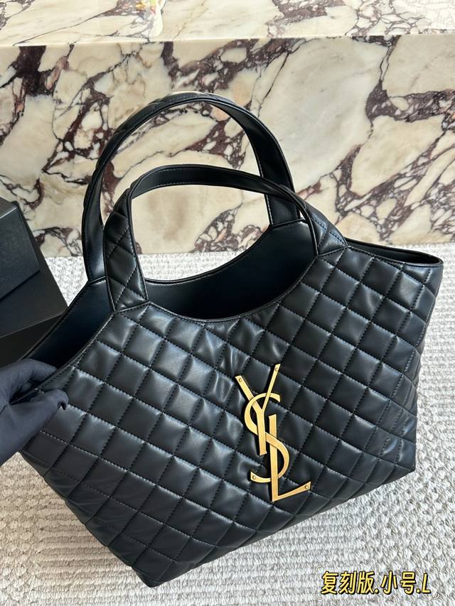 Size 31*24 YSL's popular large tote bag The large hardware logo is finally the s
