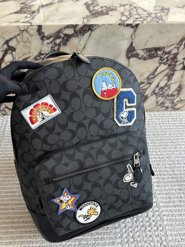 Size: 32*41cm Coach classic backpack! This classic backpack looks great! Lightwe