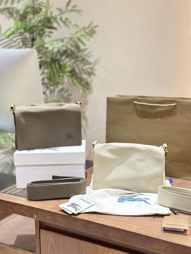 Burberry Orion Beige uses classic trench coat waterproof gabardine fabric. The O