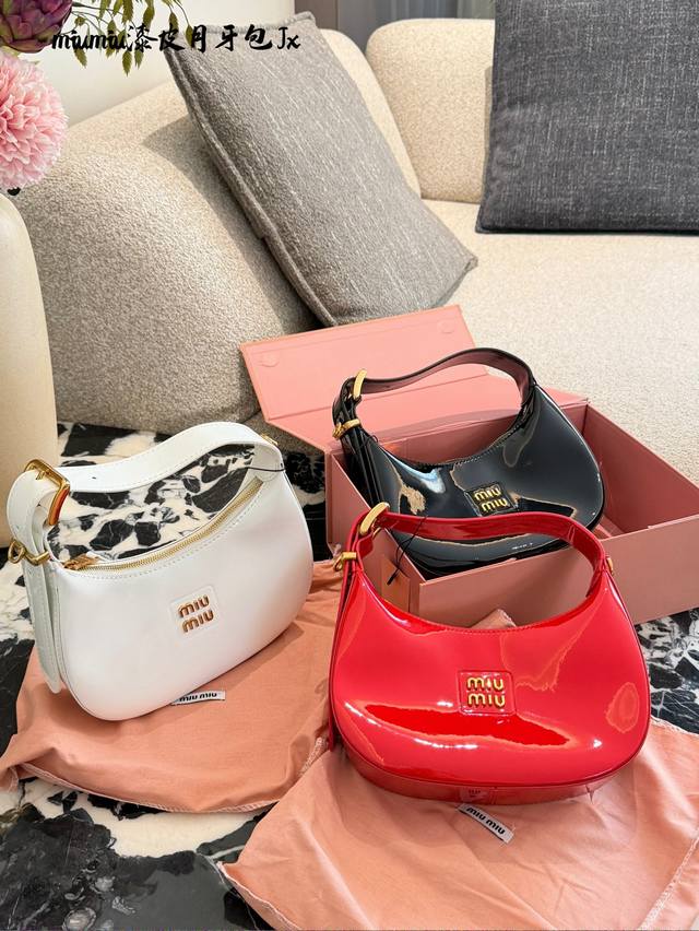 Miu Miu Patent Leather Wangder Hobo Bag T+ This Miu Miu Wangder Hobo bag is made