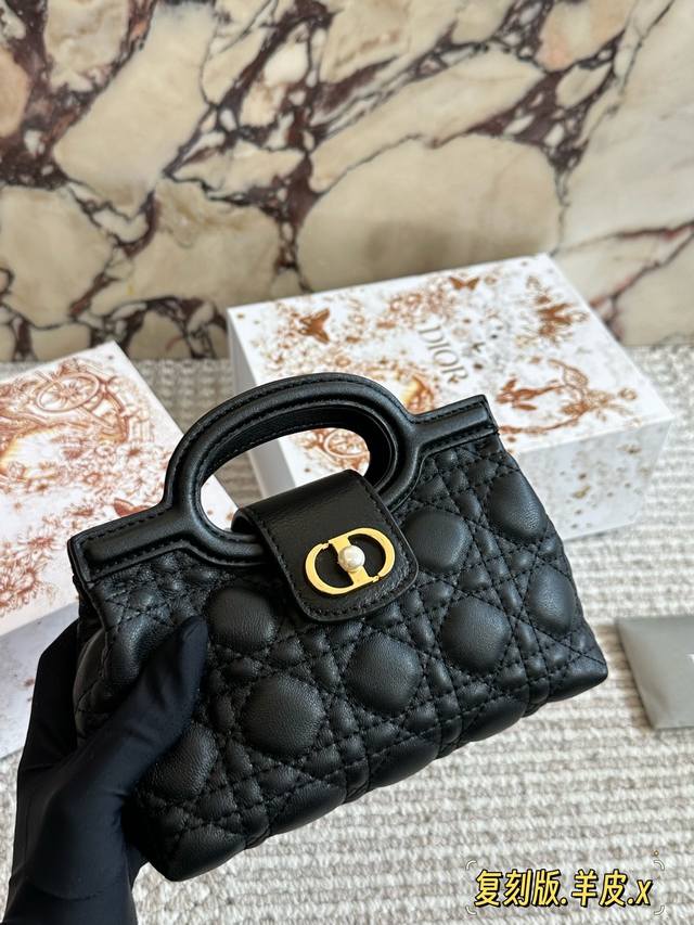 Dior Caro Chain Bag Original Lambskin DDD. Diorcaro chain belt bag, super gentle